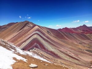 montaña de colores altura 5036 msnm